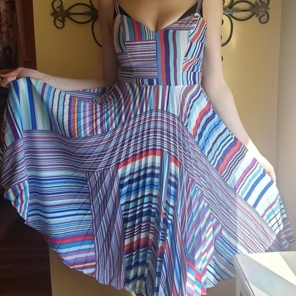 Parker Multicolor Pleated Midi Fit and Flare Dress Sweetheart Neckline Size‎ 2